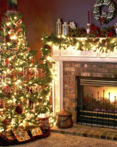 CHRISTMAS LIGHTS ON A BUDGET