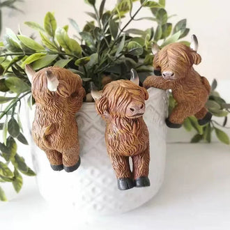 Adorable Highland Cow Pot Hugger