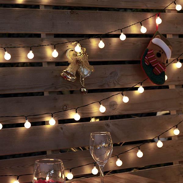 XMAS Solar-Powered LED Globe String Lights